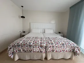 Apartment with terrace, garden and ocean views - Image 4