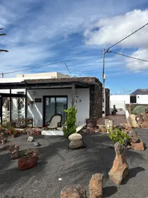 Apartment with terrace, garden and ocean views - Image 5