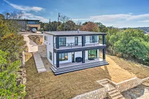 Entire Luxury Lake Granbury Cliffside Home w/ Deck - Image 3