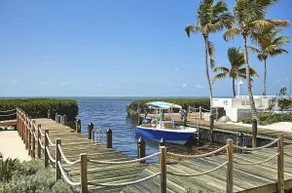 Rare Gem! 4 Units, Free Parking, Pool + Breakfast! - Image 3