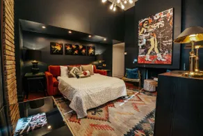 6th St Mansion w Indoor Pool + Walk to Everything - Image 4