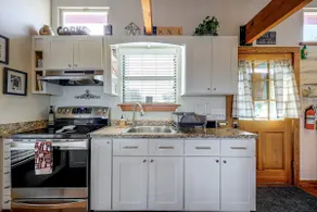 Pet-Friendly Fredericksburg Cabin w/ Hot Tub! - Image 5