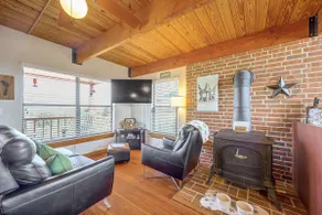 Pet-Friendly Fredericksburg Cabin w/ Hot Tub! - Image 4