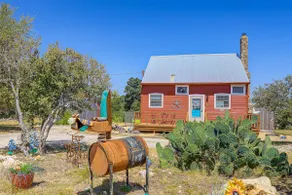 Pet-Friendly Fredericksburg Cabin w/ Hot Tub! - Image 3
