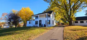Beautiful and Spacious 1908 Modern Farmhouse - Image 5