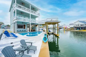 Pelican Lookout - Heated Pool, Hot Tub, Fire Pit, Outdoor Bar, Kayaks - Image 3