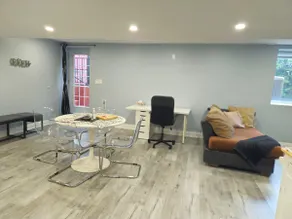 Bright 2 Bedroom Apartment, free parking, Wi-Fi - Image 2