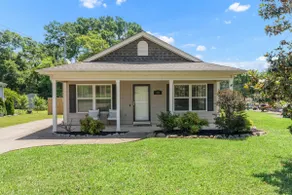 Pet Friendly |Fully Fenced Yard|Shops/Food Nearby - Image 3