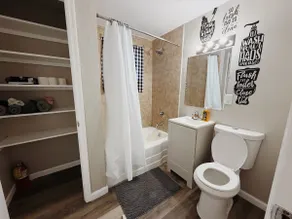 Historic 1BR Apt • 2 Queen Beds • Near VSU & SGMC - Image 5