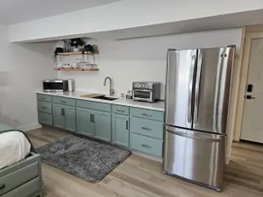 Guest Suite -Separate Entrance / Private Bathroom - Image 5