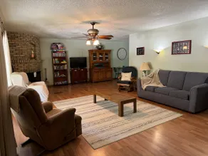 Nature Lover Paradise Lakehouse - Image 3