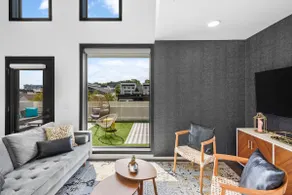 Bright & Airy Loft Huge Patio, Gym, Pool, Parking - Image 5