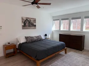 New Build Private Modern Loft w/outdoor fire pit - Image 4