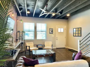 Charming LOFT style townhouse! - Image 2