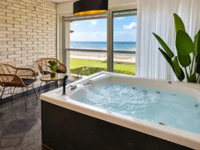 Sunset at Sea - Perfect Apartment for Couples with Jacuzzi in front of the Sea - Image 5