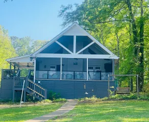 Our Happy Place with a view on Lake Sinclair - Image 3