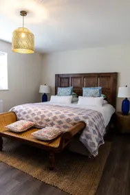 The Pelican Room-converted Cart Lodge near airport - Image 2