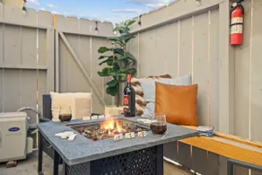 DISCOUNTs- King bed • Gated, AC. Pool • Central - Image 4