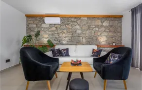 Stunning Home In Icici - Image 4
