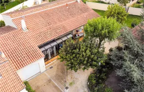 Beautiful home in Pierrelatte - Image 2