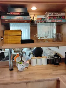 Comfortable 2 bed caravan sleeps 4. - Image 2