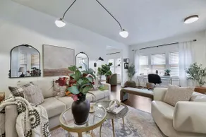 Sunsets Overlooking Golf Course! Location! - Image 3
