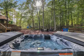 Unique Pocono Retreat - Hot Tub Fire Pit Family - Image 3