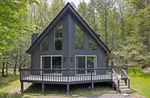 Poconos Fall Retreat-Indoor Pool! Sleeps 8 - Image 3