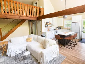 Poconos Fall Retreat-Indoor Pool! Sleeps 8 - Image 4