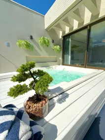 Luxurious Beachfront Oasis: Renovated Penthouse! - Image 2