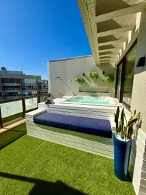 Luxurious Beachfront Oasis: Renovated Penthouse! - Image 3