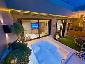 Luxurious Beachfront Oasis: Renovated Penthouse! - Image 5