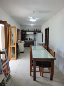 3-bedroom house, cozy, 1 min to the beach. - Image 4