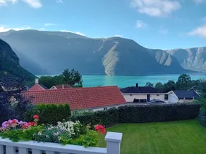 Apartment in cozy villa with access to private garden - Image 5