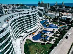 Elegant residence with heated pool and SPA S2 - Image 2