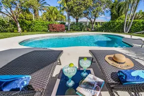 Tropical Heated Pool/ Hot Tub/ Tiki Bar/Fire Pit - Image 3