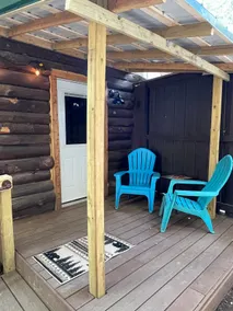 Bear Den | Walk to Midtown, King Bed, Cozy Cabin! - Image 2