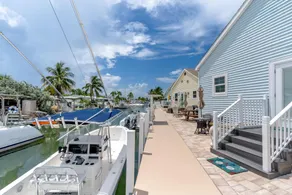 W15 - 3 bed, 2 bath Caribbean Bungalow with Dockag - Image 5