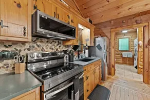 Creekside Cabin Hot Tub Near Wineries Sleeps 4 - Image 5