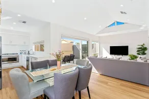 Contemporary Retreat near Hillarys Boat Harbour - Image 2