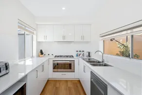 Contemporary Retreat near Hillarys Boat Harbour - Image 3