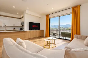 Luxury City 3BR 3BA + Mountain View With Balcony - Image 2