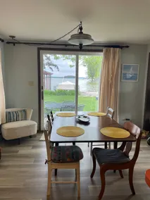 Lakefront Retro Cottage - Image 4