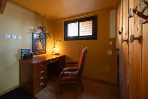 a cozy cabin feel, privacy and nature - Image 5