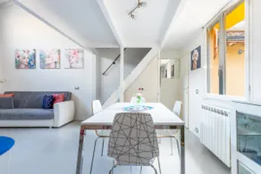 Modern loft • Sleeps 5 • Downtown Florence - Image 4