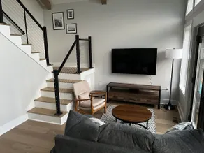 Farm Cabin - 10mins to downtown - Big Porch - Image 3