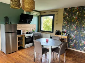 Accommodation with pool and garden - Image 5