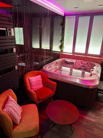Romantic House with Jacuzzi - Image 5