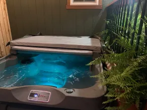 Snuggle Inn! A cozy couples getaway with HOT TUB! - Image 3