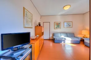 Laura's Cozy Apartment: with Balcony, Lift, Parking in Stresa Centre - Happy Rentals - Image 2